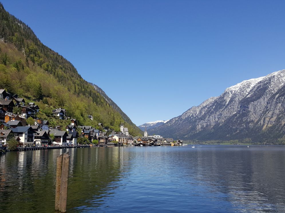 Hallstatt. Urywa dupę przy samych kolanach.