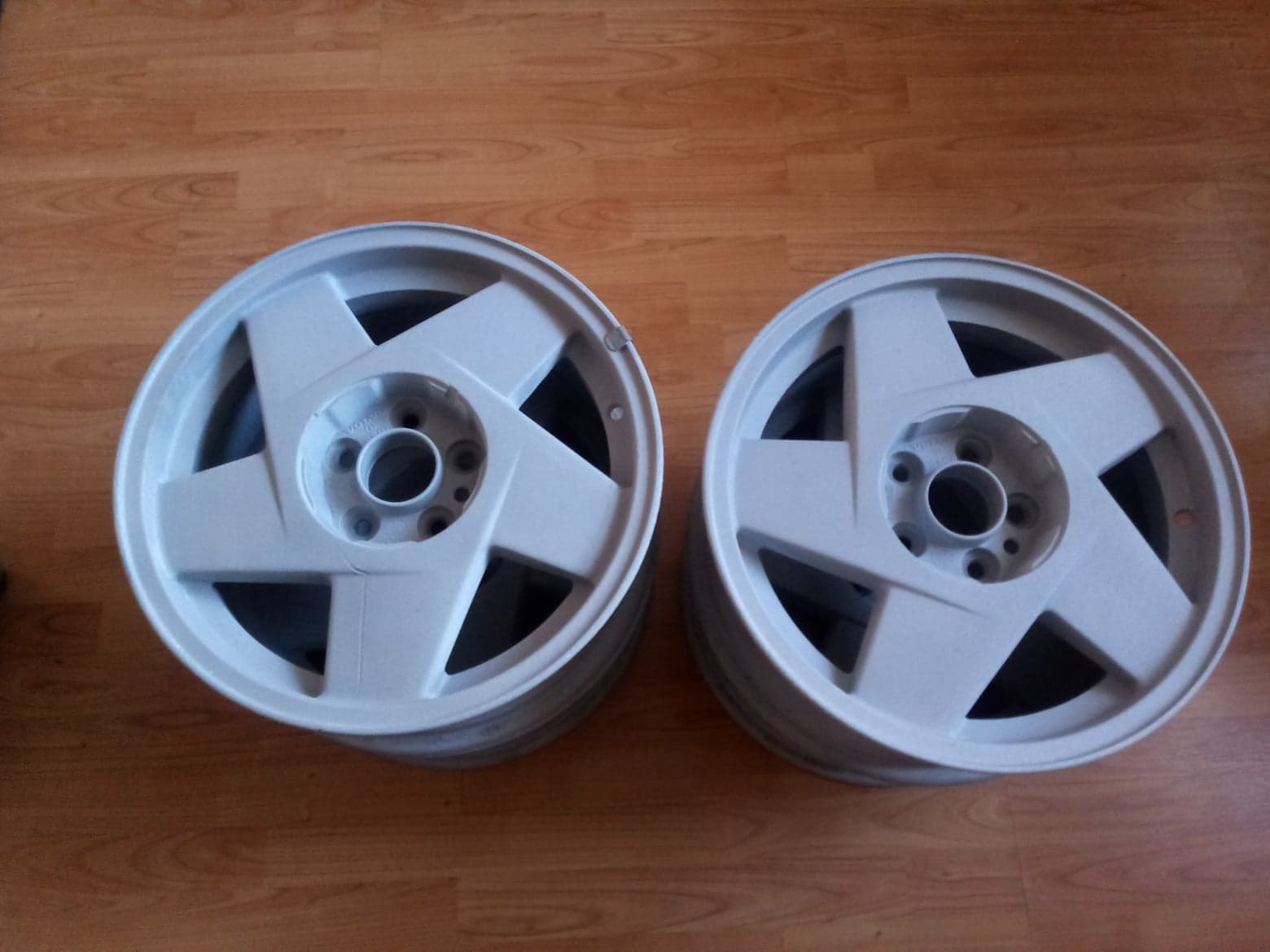 Jeszcze tylko kolor (sugestie co do koloru mile widziane)  dobrać i wstawiamy ;)