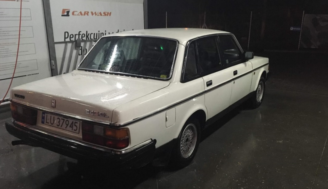 stan aktualny - na siriusach i z kompletem listewek. :)