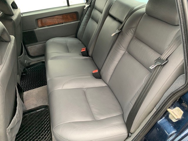 Tylna kanapa od lewej